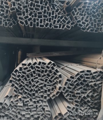 tubolare-serramento-sn-50x30-con-labbro-e-snz-50x30-con-labbro-e-battuta-big-1